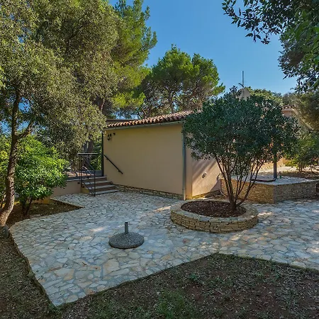 Moderne Finca Mit Privatpool, 100 Meter Strand Pula